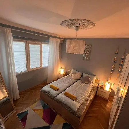 Petya's Two Bedroom Near The Sea Garden. *
