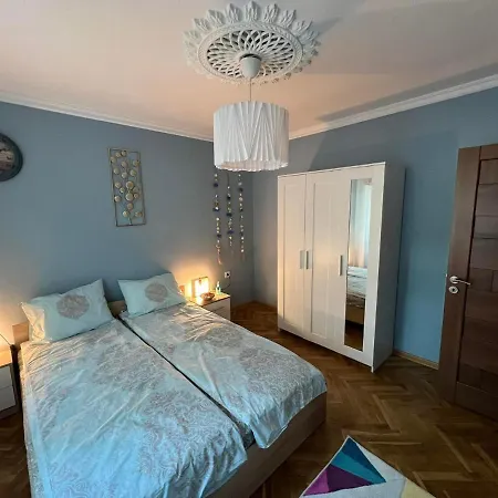 Petya's Two Bedroom Near The Sea Garden.